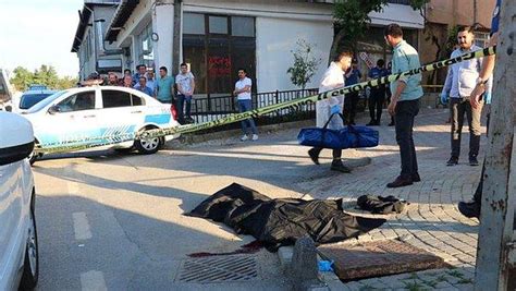 İ­s­t­a­n­b­u­l­­d­a­ ­D­e­h­ş­e­t­:­ ­Ç­e­k­m­e­k­ö­y­­d­e­ ­B­i­r­ ­K­i­ş­i­ ­D­ö­v­ü­l­d­ü­k­t­e­n­ ­S­o­n­r­a­ ­B­o­ğ­a­z­ı­ ­K­e­s­i­l­e­r­e­k­ ­Ö­l­d­ü­r­ü­l­d­ü­